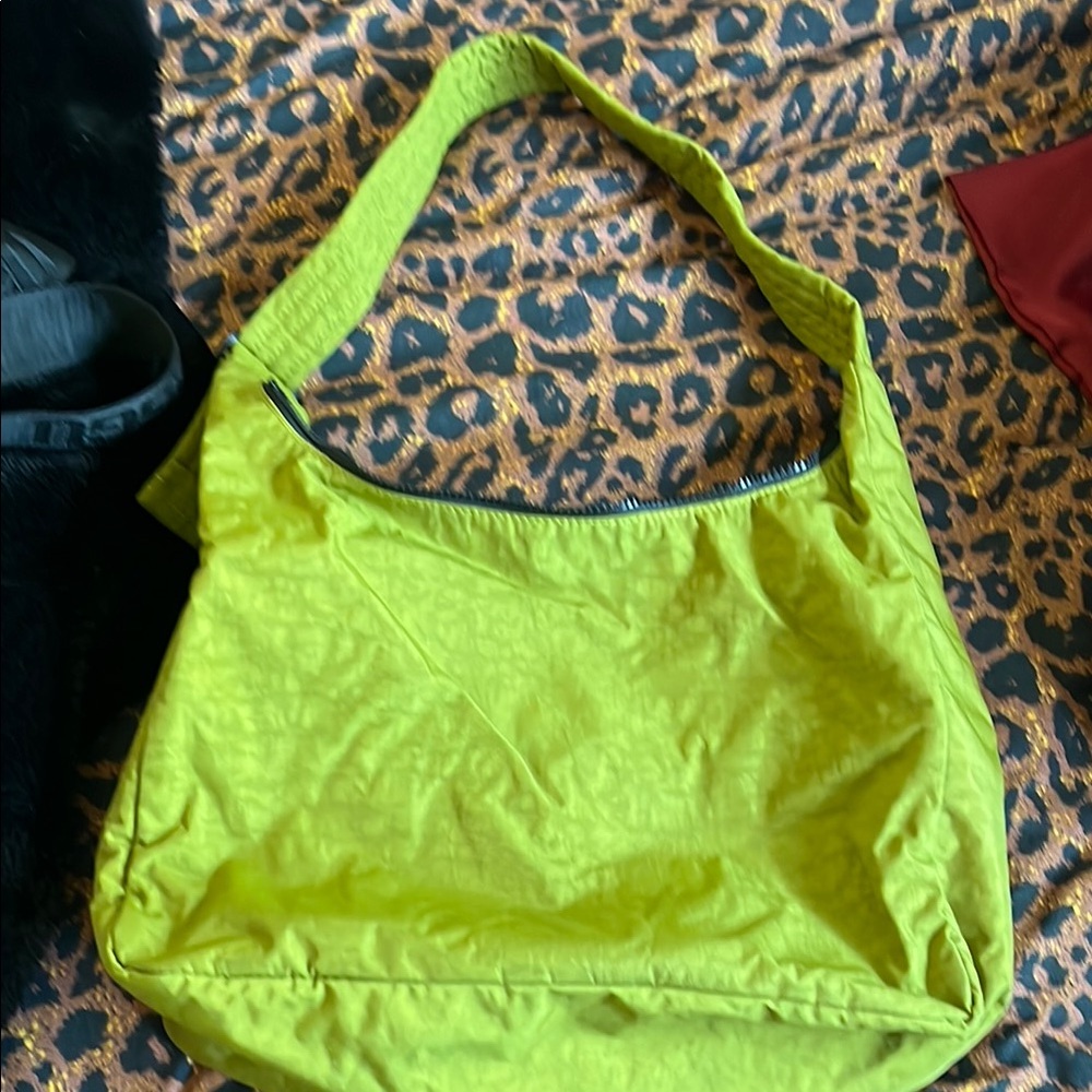 BAGGU Green Shoulder Bag Vibrant Casual Design